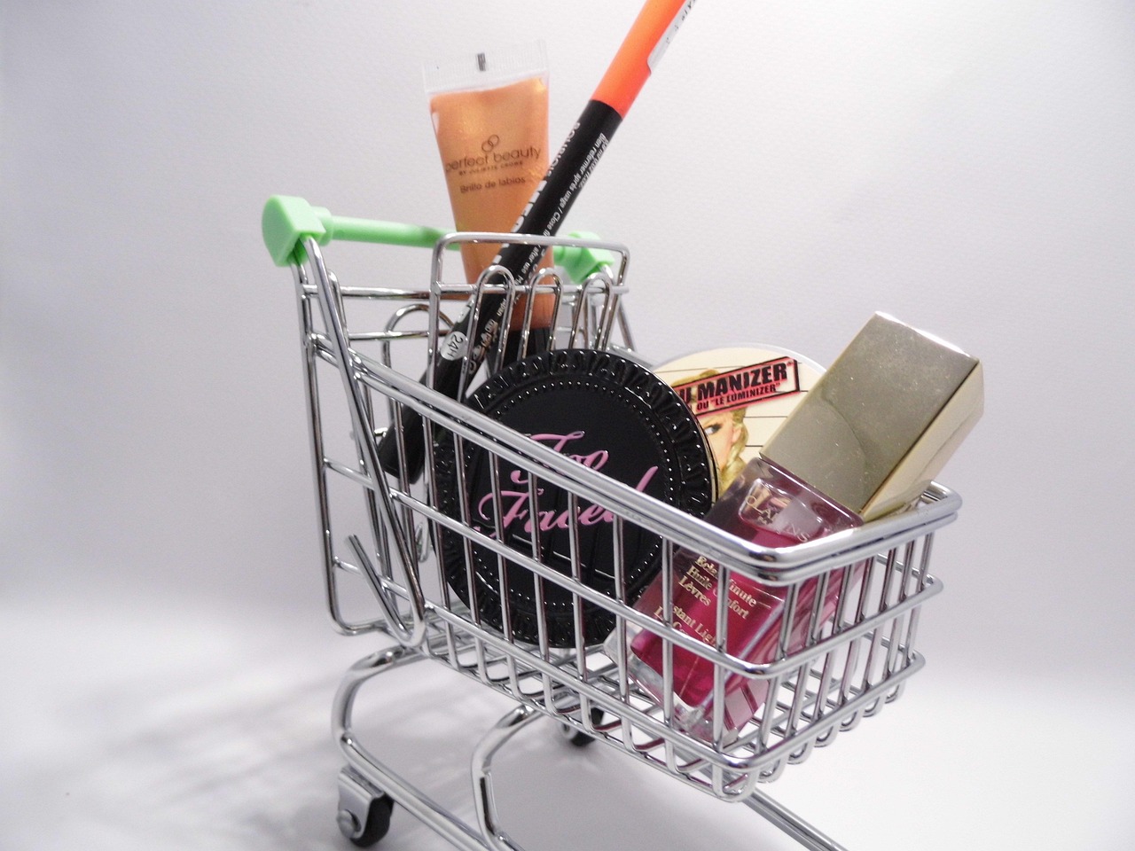 Online delivery or shopping in person: which one is better?
